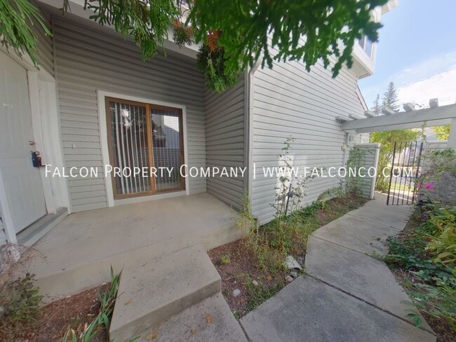 Building Photo - 2526 Elite Terrace