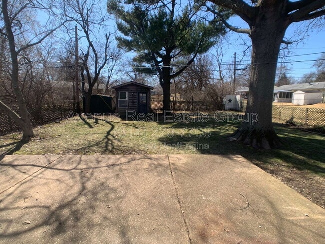 Building Photo - 858 Hazelvalley Dr