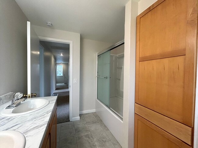 Building Photo - Beautiful 4BD Home | Fireplace, Fenced Backyard, Deck, Garage & A/C