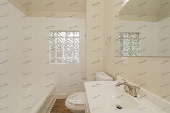 Building Photo - 5618 Olive St