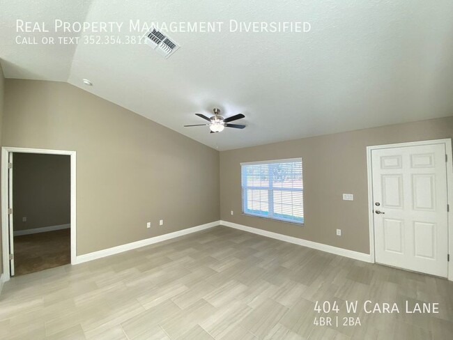Building Photo - 404 W Cara Ln