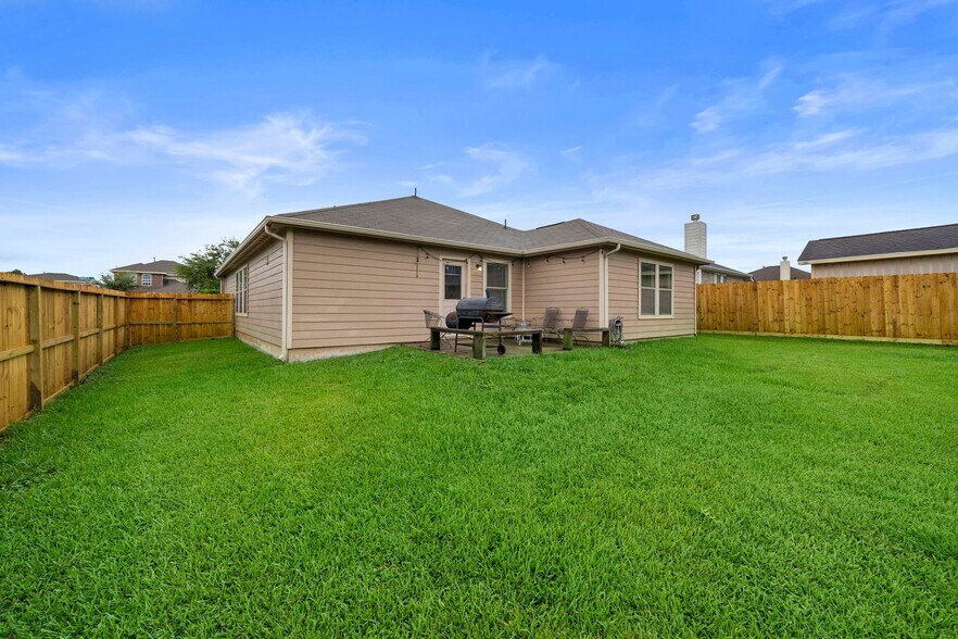 Building Photo - 114 Mustang Stampede Dr