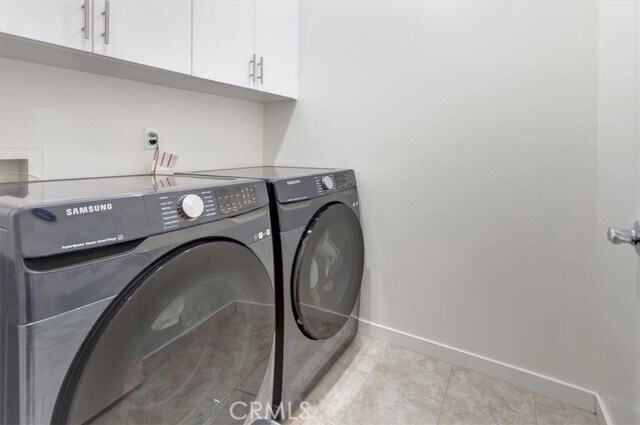 Building Photo - 13 Savannah