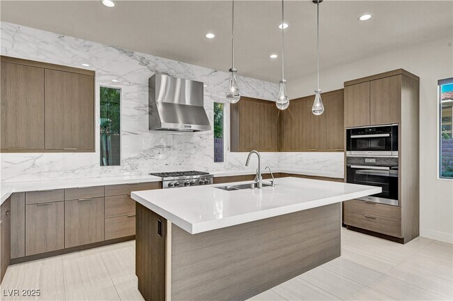 Building Photo - 68 Grey Feather Dr