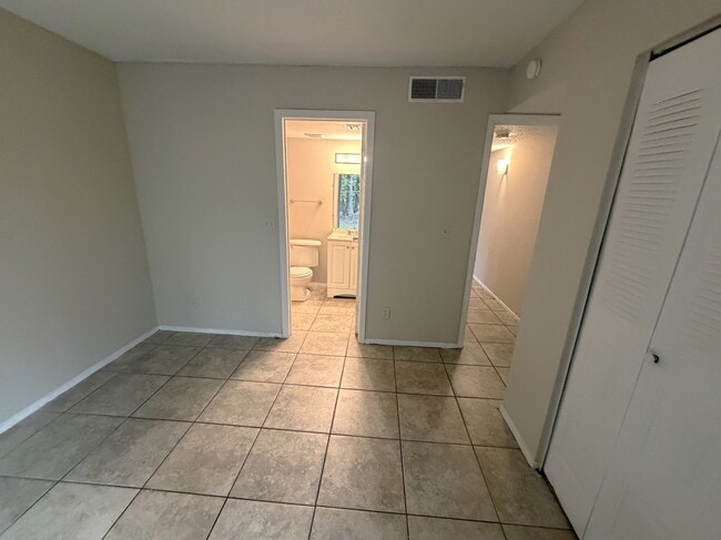 Building Photo - 7009 Waterside Dr