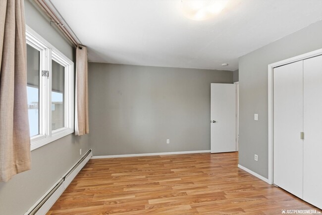 Building Photo - Downtown Living