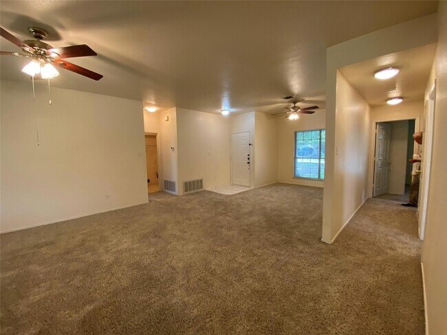 Building Photo - 2402 Hallie Ln