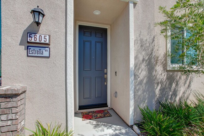 Building Photo - 5605 Estrella Wy