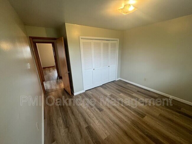 Building Photo - 707 N Center St