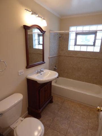 Building Photo - 7019 W Medill Ave