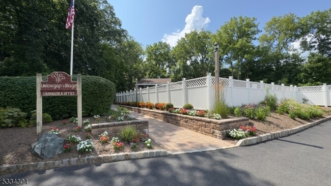 Building Photo - 5 Evergreen Dr