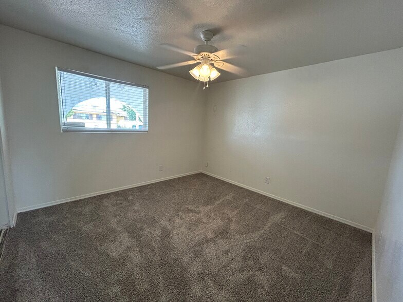 Building Photo - 3062 N 42nd Ave