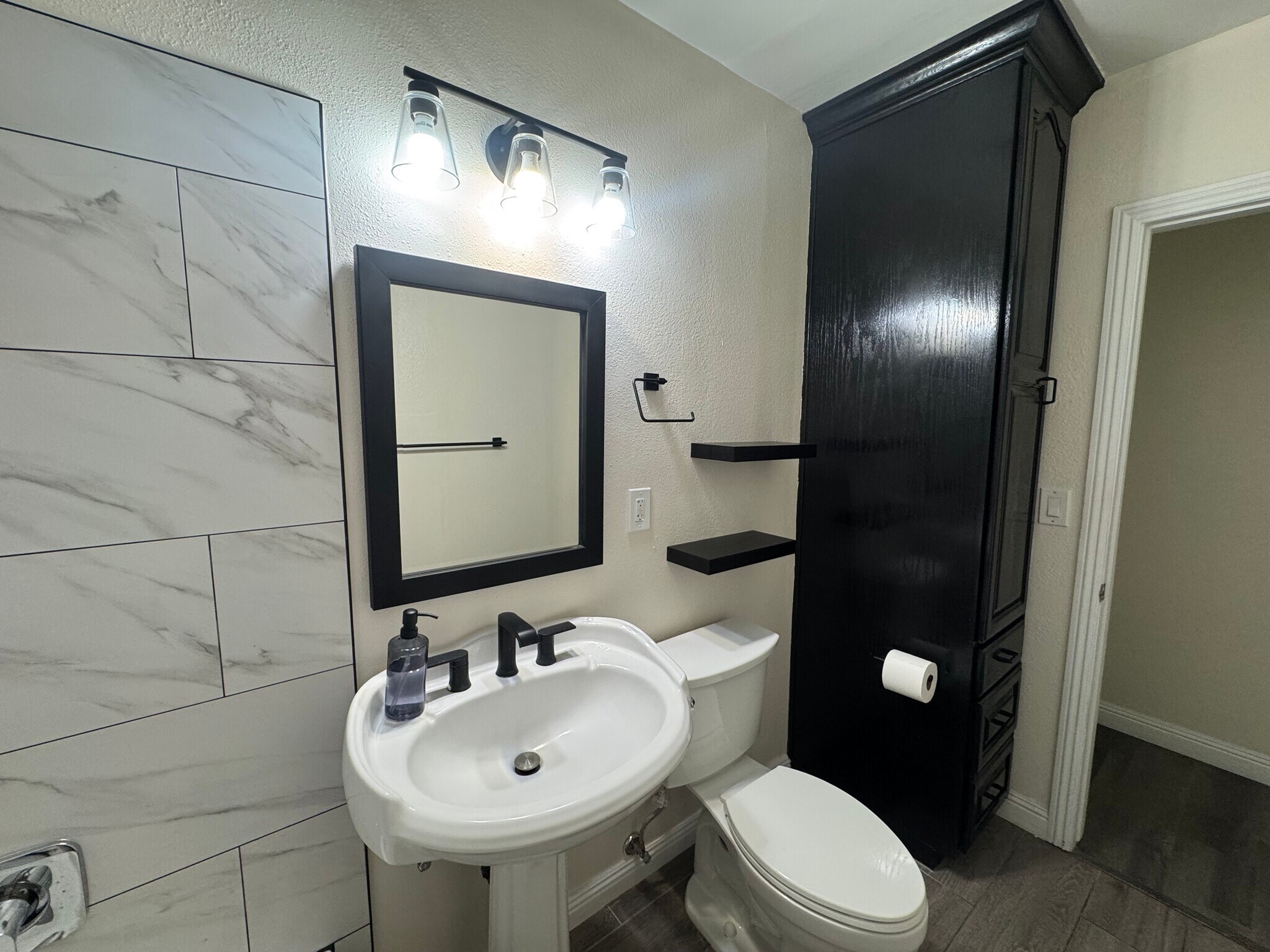 Building Photo - 9625 Adoree St