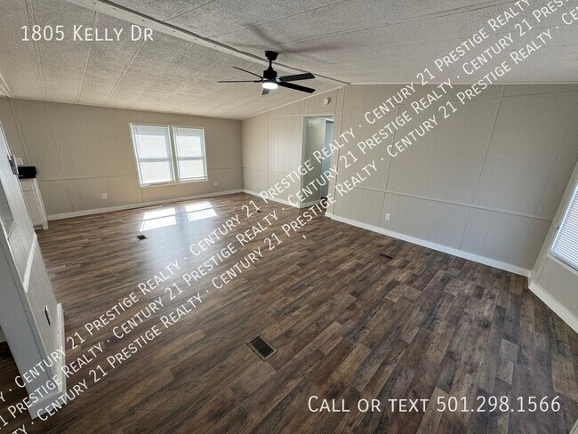 Building Photo - 1805 Kelly Dr