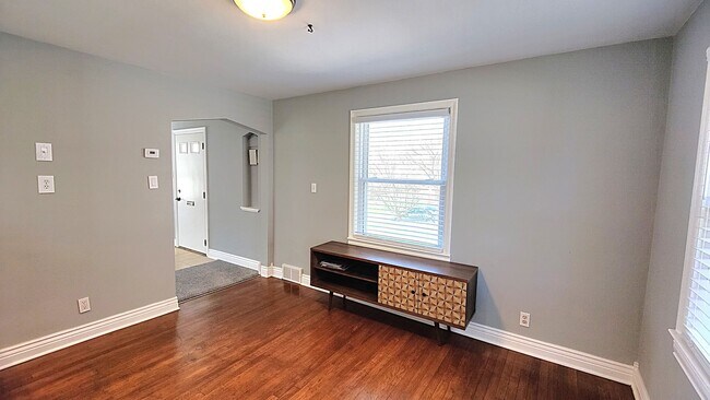 Building Photo - *Beautifully Updated & Charming 3BD/1BA Single-Family Home Available in West Mifflin*