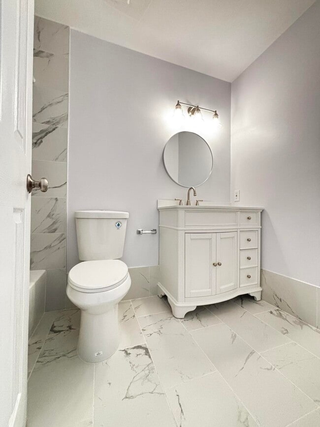 Building Photo - 3919 Wilshire St