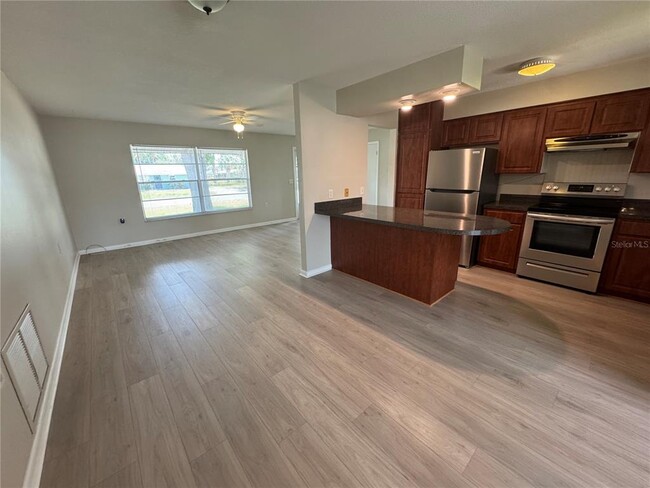 Building Photo - 32641 Lake Eustis Dr