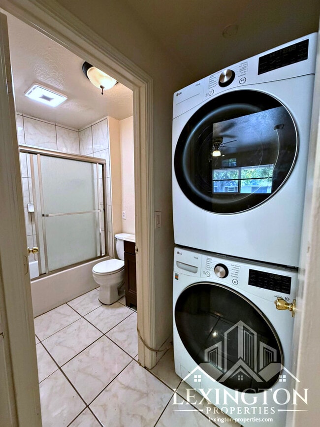 Building Photo - Charming 4-Bedroom Home in Arden-Arcade with Spacious Yard & Convenient Location