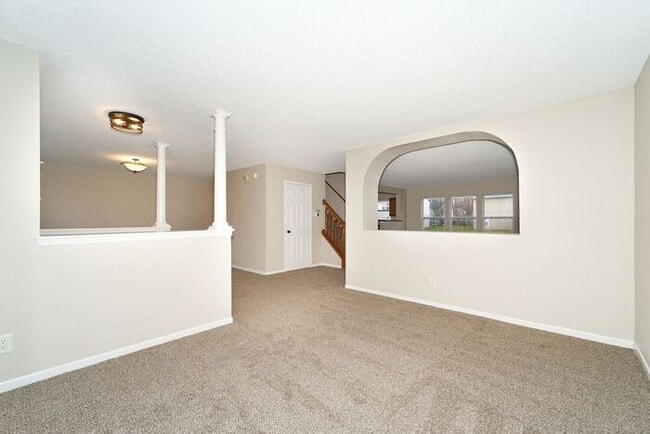 Building Photo - Large 4 Bedroom and Brownsburg Schools!