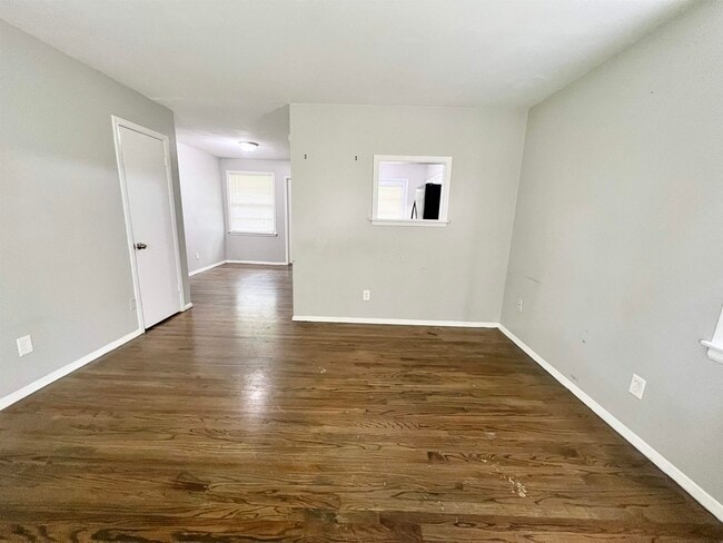 Building Photo - 424 Stoneham Rd