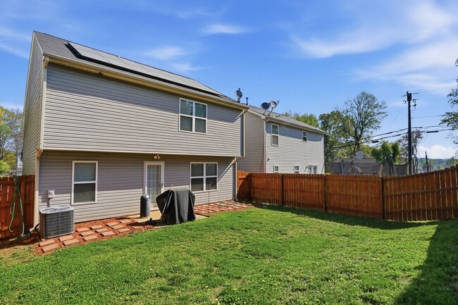 Building Photo - Move-In Ready 4BR | Space, Location & Value All in One