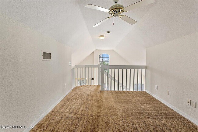 Building Photo - 13703 Richmond Park Dr N