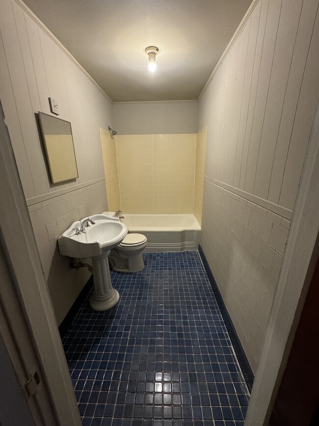 Building Photo - 117 Gardner St