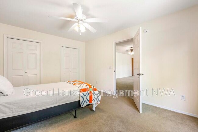 Building Photo - 28 Latshaw Dr
