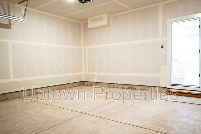 Building Photo - 16959 SW Leaf Ln