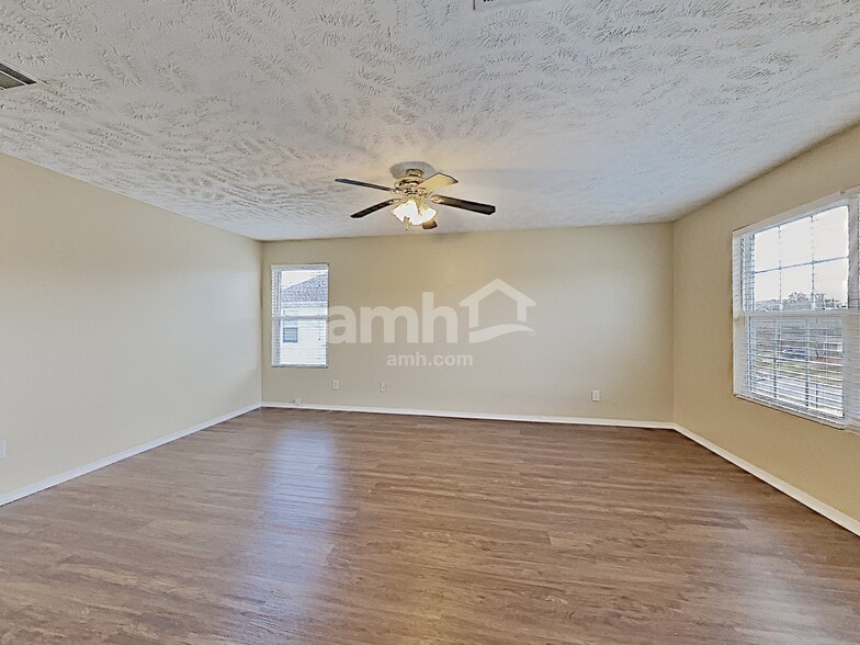 Building Photo - 1140 Seven Oaks Blvd