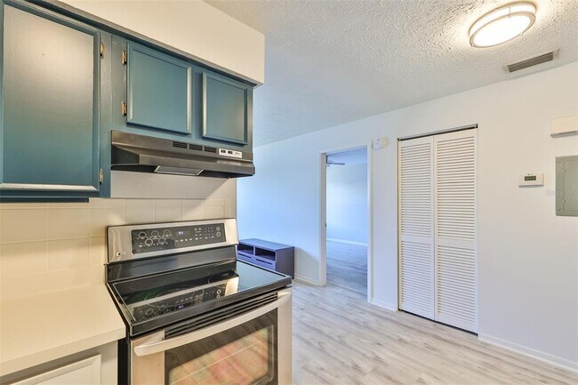 Building Photo - 1045 Apollo Beach Blvd