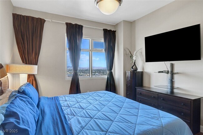 Building Photo - 150 S Las Vegas Blvd