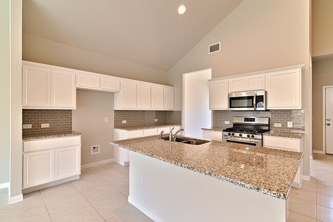 Building Photo - 6601 Loretta White Ln