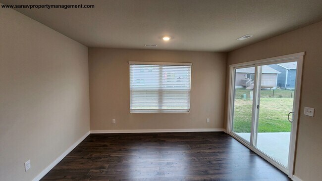 Building Photo - Spacious 4-Bed Single Family-Luxury Living...