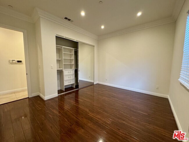 Building Photo - 6234 Carpenter Ave