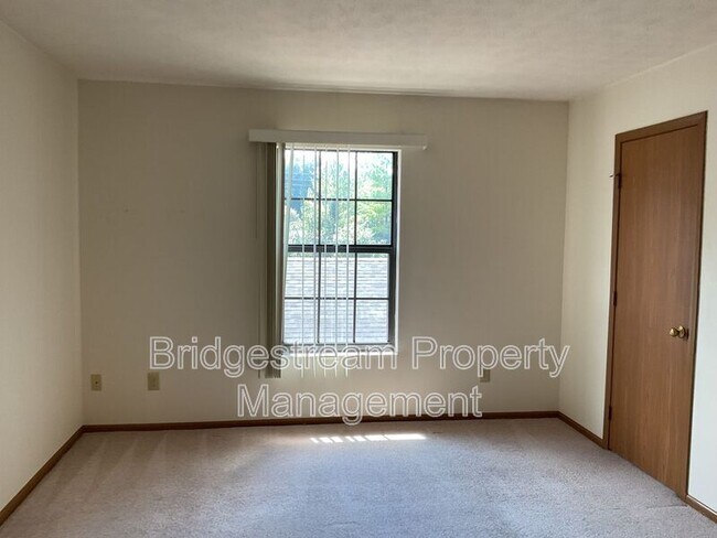 Building Photo - 4595 Burchdale St