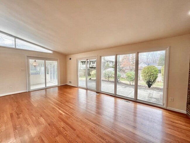 Building Photo - 8308 Whitman Dr