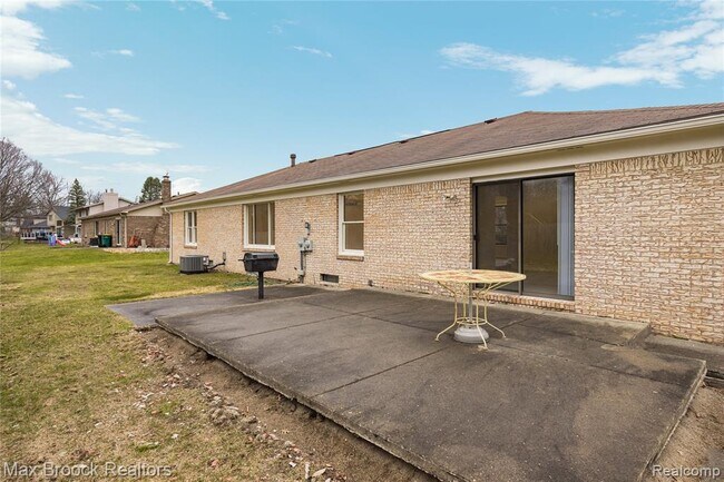 Building Photo - 28977 Lake Park Dr