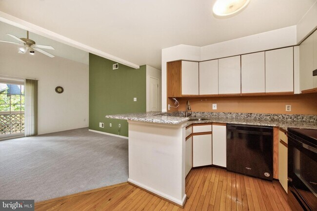 Building Photo - 1014 Foxmeadow Dr