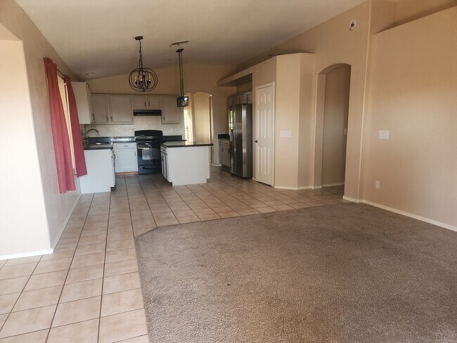 Building Photo - Spacious Home with Mountain views Near Downtown