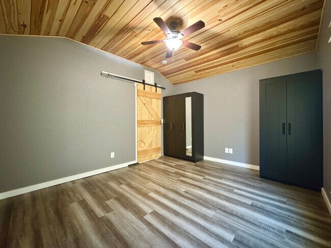 Building Photo - 1 Bedroom/1 Bathroom Tiny Home Cottage in Sulphur Rock