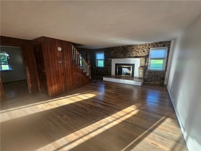 Building Photo - 4842 Farnsworth Rd