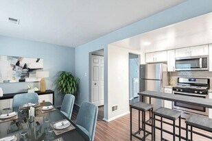 Building Photo - Village Square Apartments and Townhomes