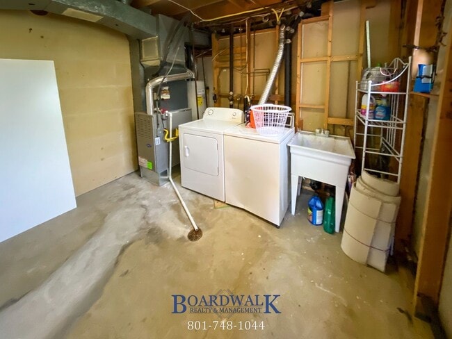Building Photo - 451 8120 S