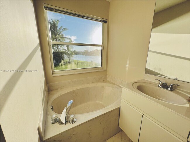 Building Photo - 968 Savannah Falls Dr