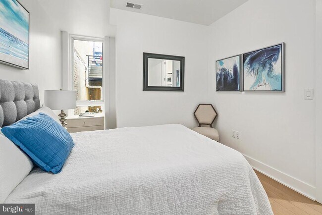 Building Photo - 1316 8th St NW