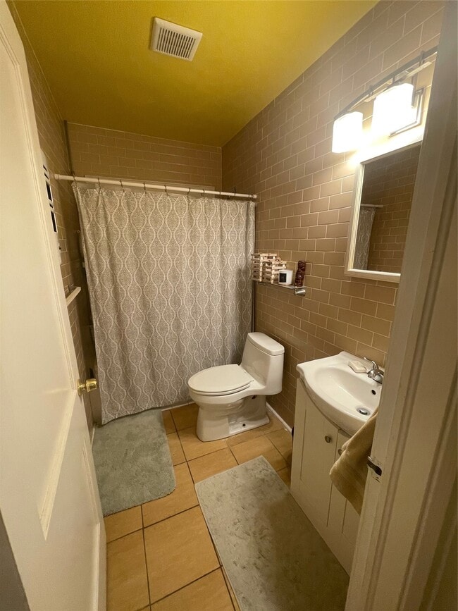 Building Photo - 119 Albacore Ave