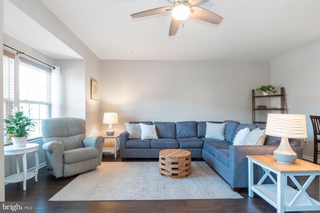 Building Photo - 7254 Mockingbird Cir