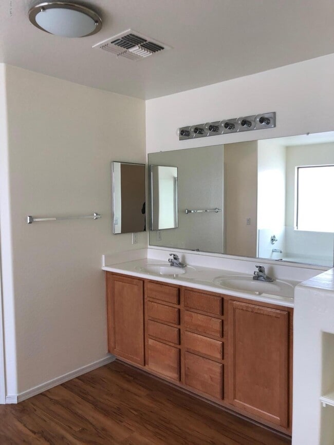 Building Photo - 25879 N Sandstone Way