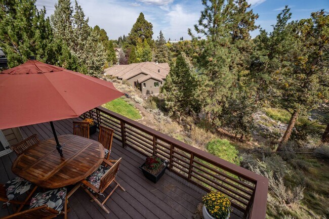 Building Photo - River's Edge Golf Course, Upscale Unit on ...